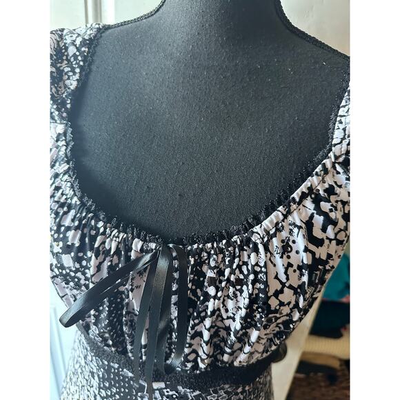 Frank Lyman Design Black & White Abstract Print Dress Ruffle Neckline - Picture 2 of 8